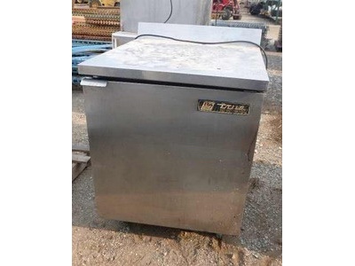 Refrigerator/Prep Table