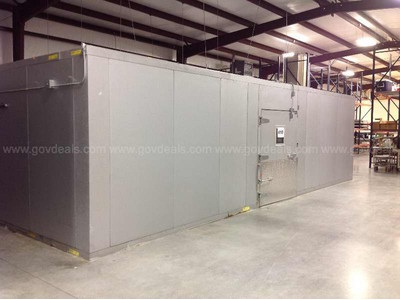 Walk In Cooler ( 25 x 32 x 8.6 )