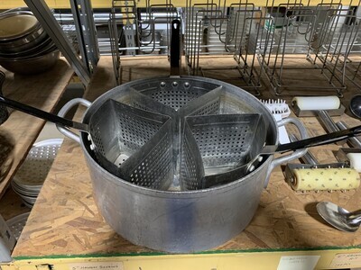 Lot of Kitchen Smallwares