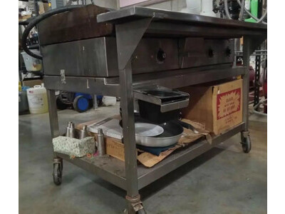 AUCTION large grill   No Reserve!  