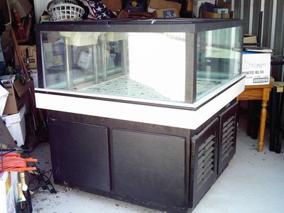  Live Seafood Tank  by Marineland