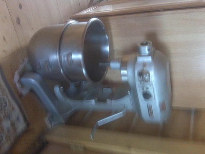 Fantastic 30 qt Hobart with eveything