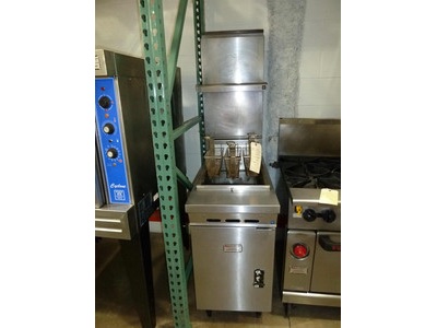 Montague RF-40 - 3-Basket Gas Fryer