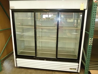 True GDM-69 - 3-Door Display Cooler