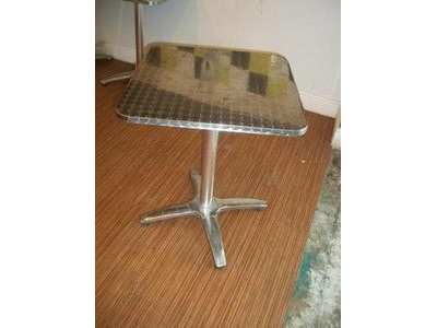 (6) Aluminum Tables 24"x24" (1) Aluminum